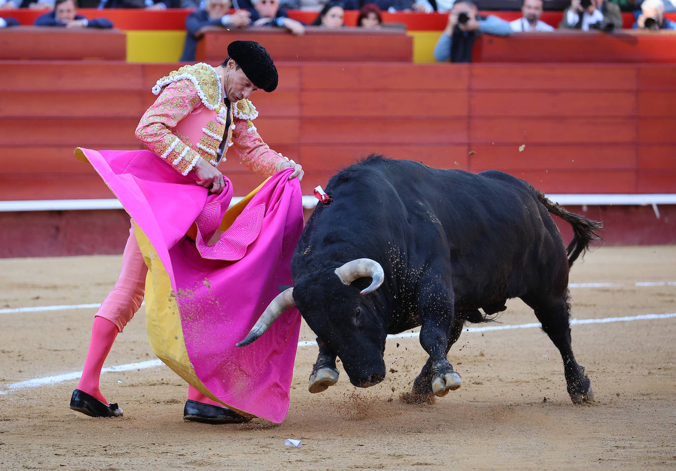 Así fue la corrida de toros de la Feria de Fallas 2023 del 15 de marzo: Paco Ureña, Ángel Téllez y Francisco de Manuel