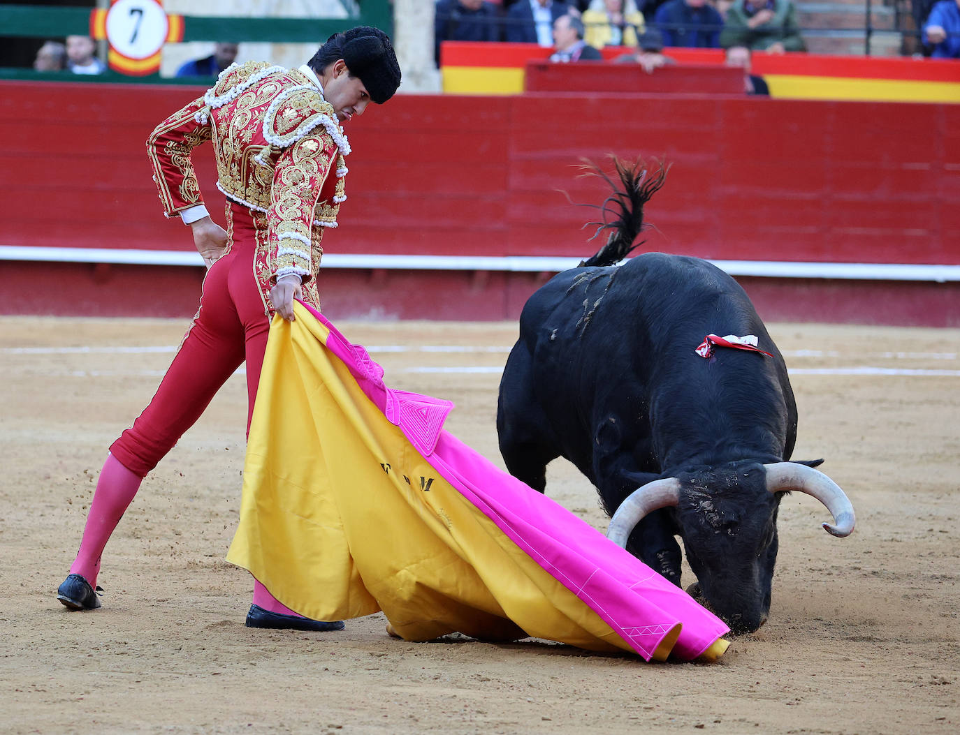 Así fue la corrida de toros de la Feria de Fallas 2023 del 15 de marzo: Paco Ureña, Ángel Téllez y Francisco de Manuel