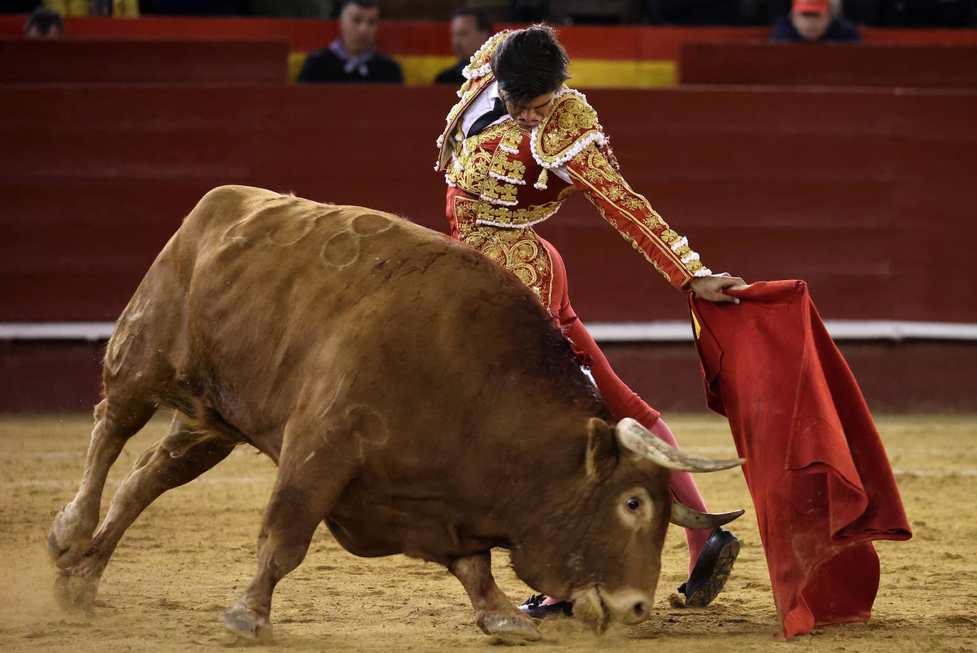 Así fue la corrida de toros de la Feria de Fallas 2023 del 15 de marzo: Paco Ureña, Ángel Téllez y Francisco de Manuel