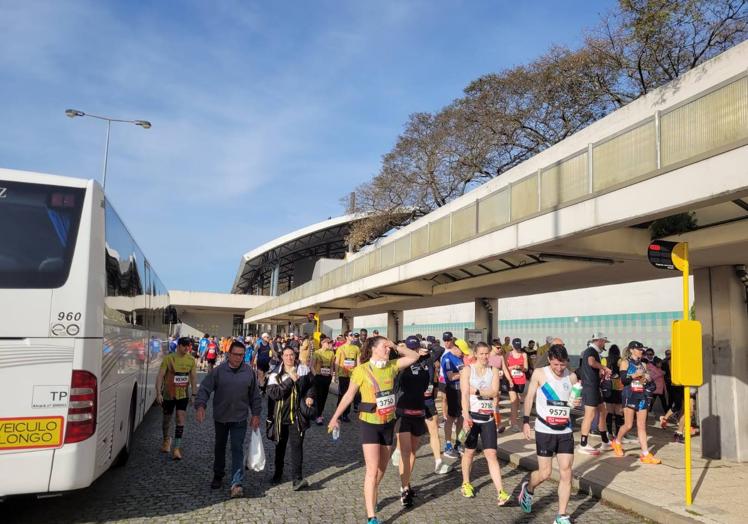 Grupo de corredores antes de la carrera