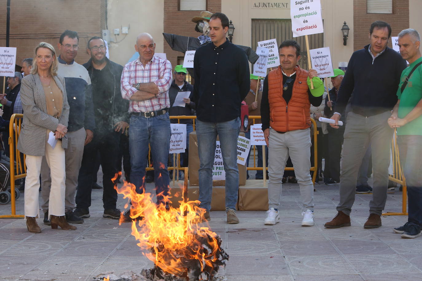 Agricultores protestan por el precio de las expropiaciones de los terrenos de Volkswagen Sagunto