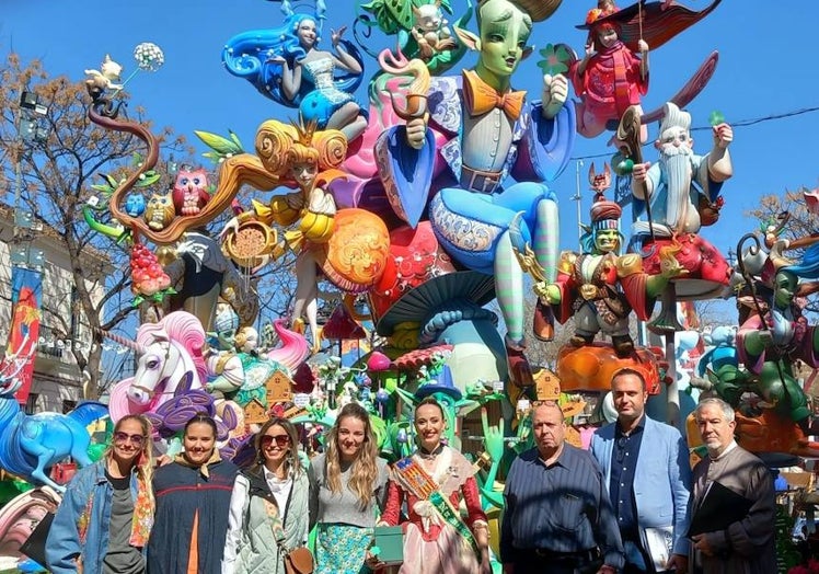 Visita del jurado a la falla Na Jordana.