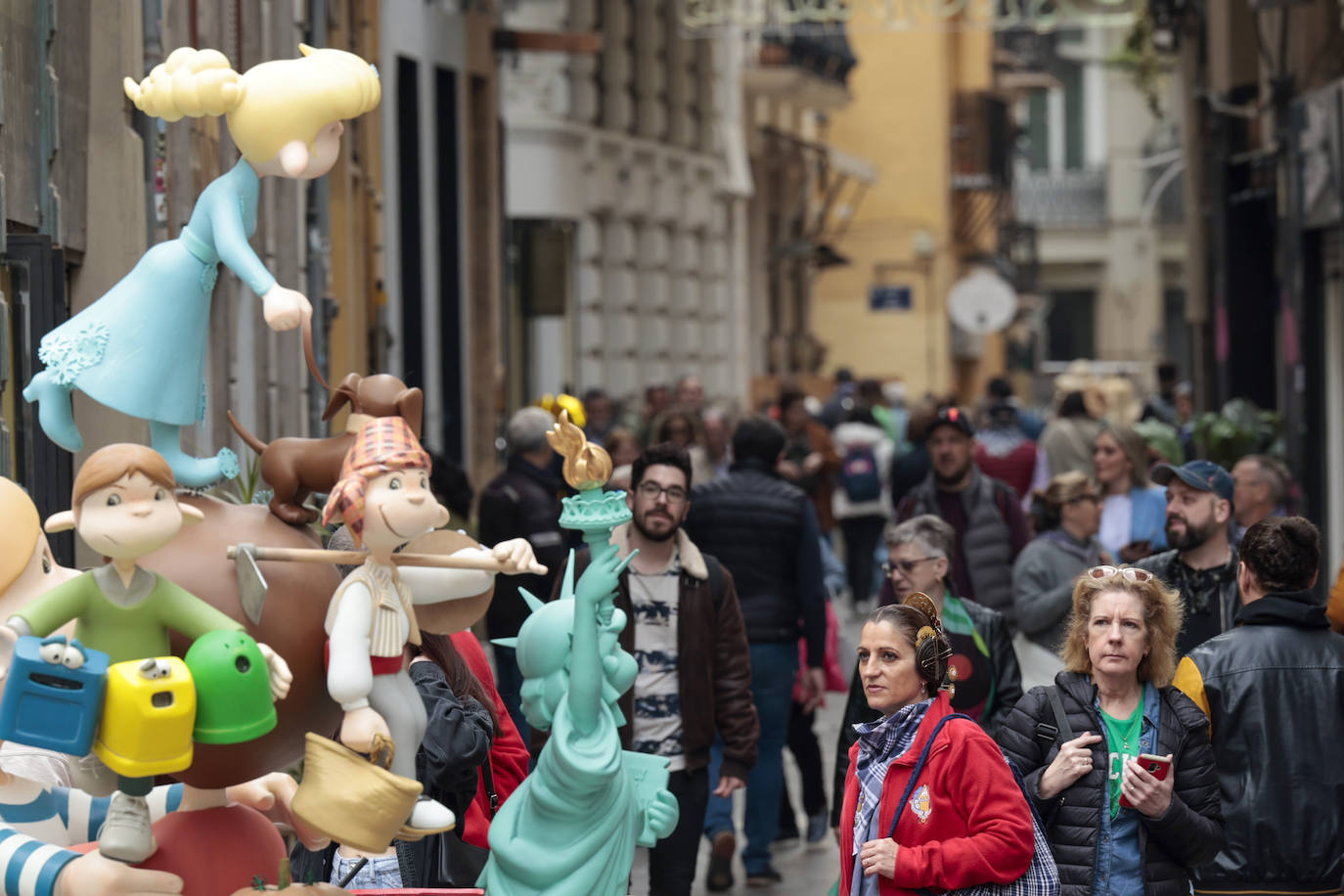 Una Valencia a rebosar vive las Fallas 2023