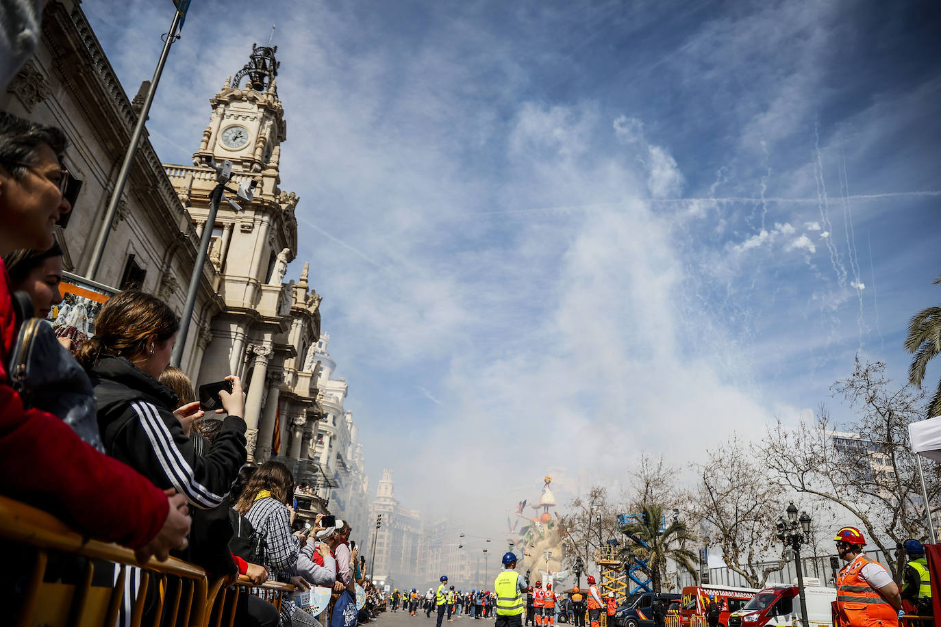 Una Valencia a rebosar vive las Fallas 2023