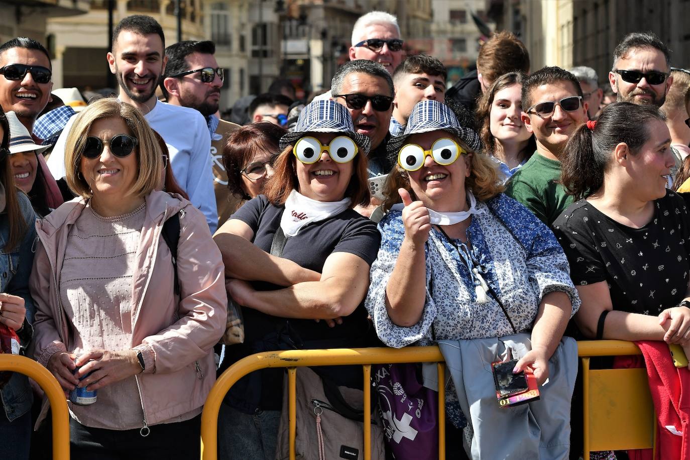 Búscate en la mascletà de este viernes 17 de marzo