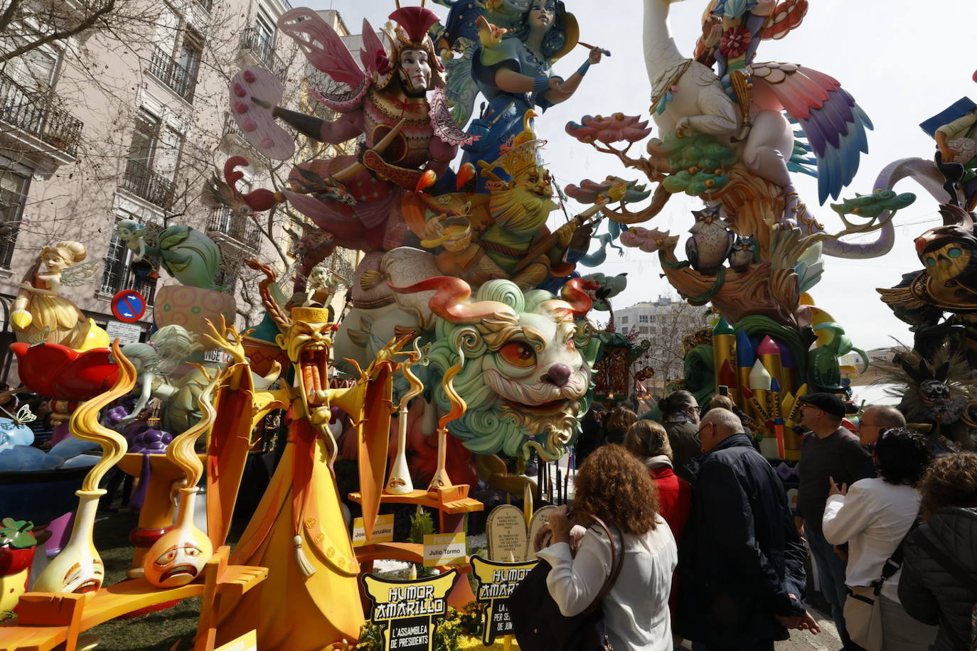 El público no se pierde el primer premio de las Fallas 2023