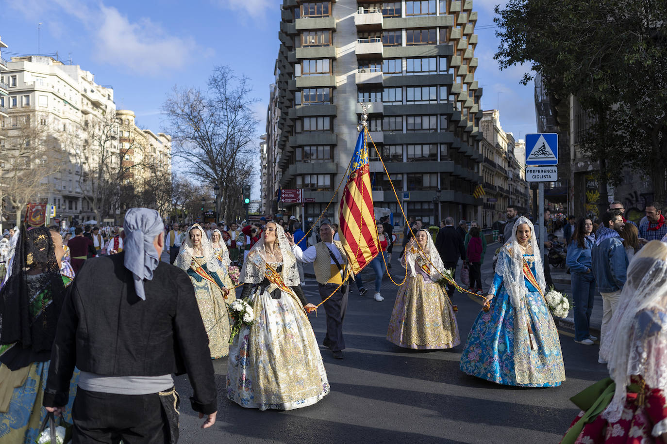 Búscate en la Ofrenda de las Fallas 2023: viernes 17 de marzo