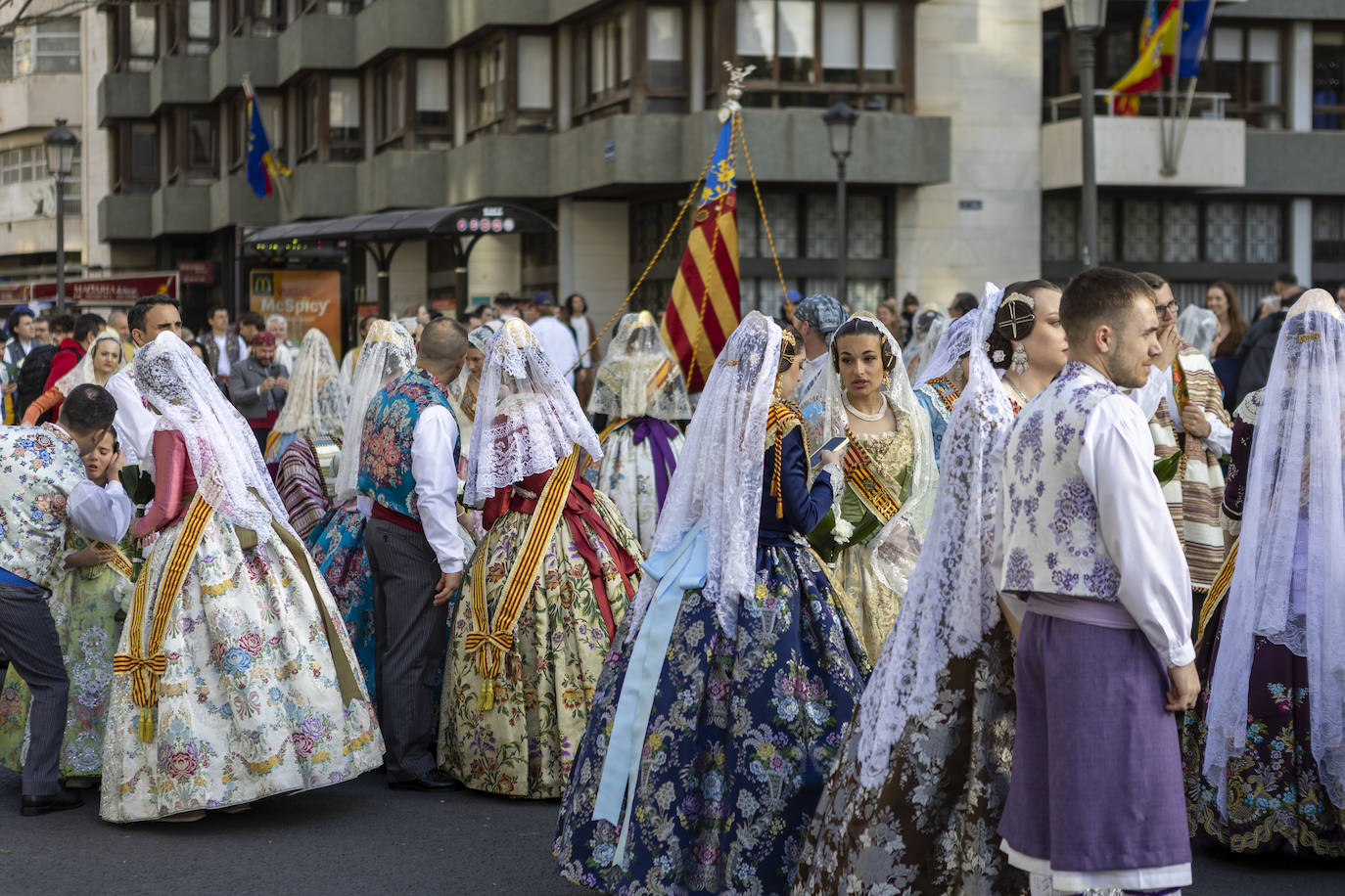 Búscate en la Ofrenda de las Fallas 2023: viernes 17 de marzo