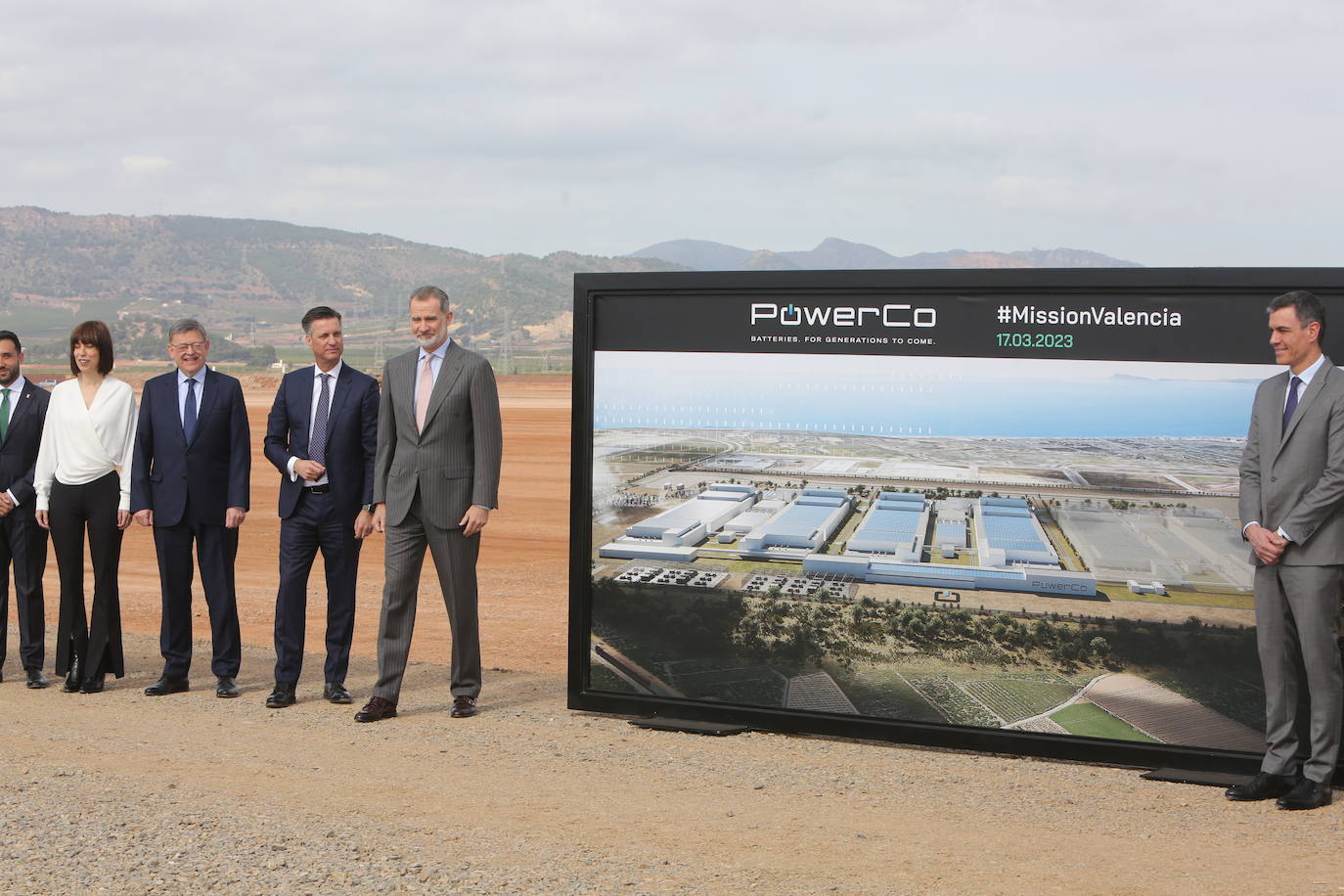 Felipe VI y Pedro Sánchez presiden el inicio de la construcción de la gigafactoría de Volkswagen en Sagunto