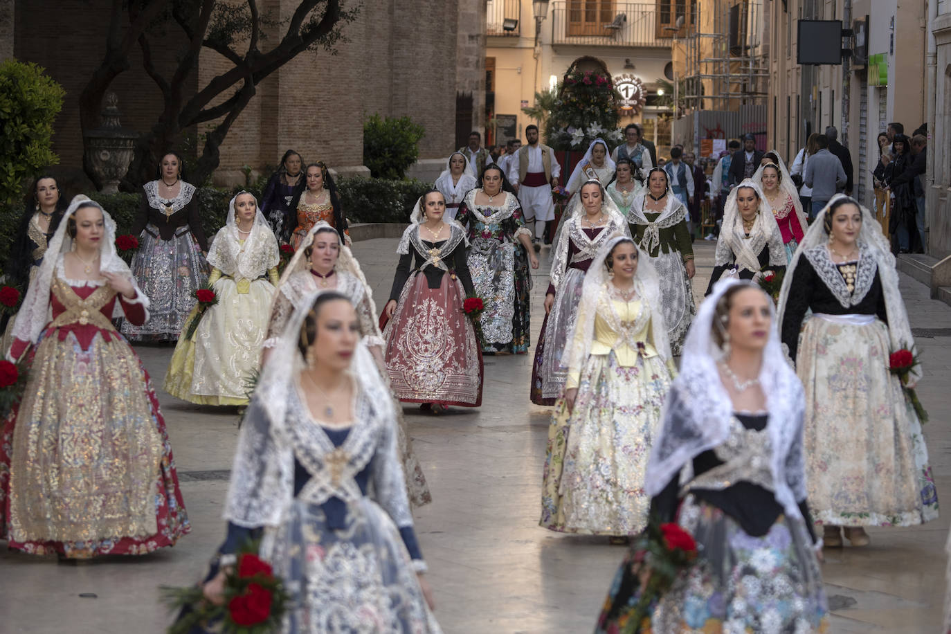 Búscate en la Ofrenda de las Fallas 2023: viernes 17 de marzo