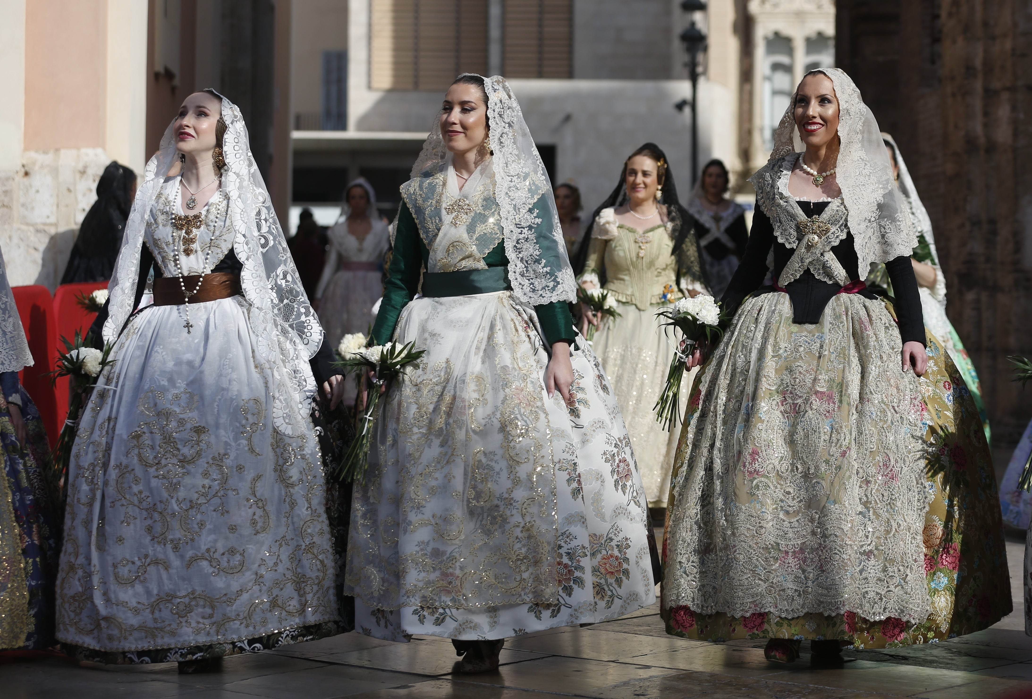 Búscate en la Ofrenda de las Fallas 2023: viernes 17 de marzo