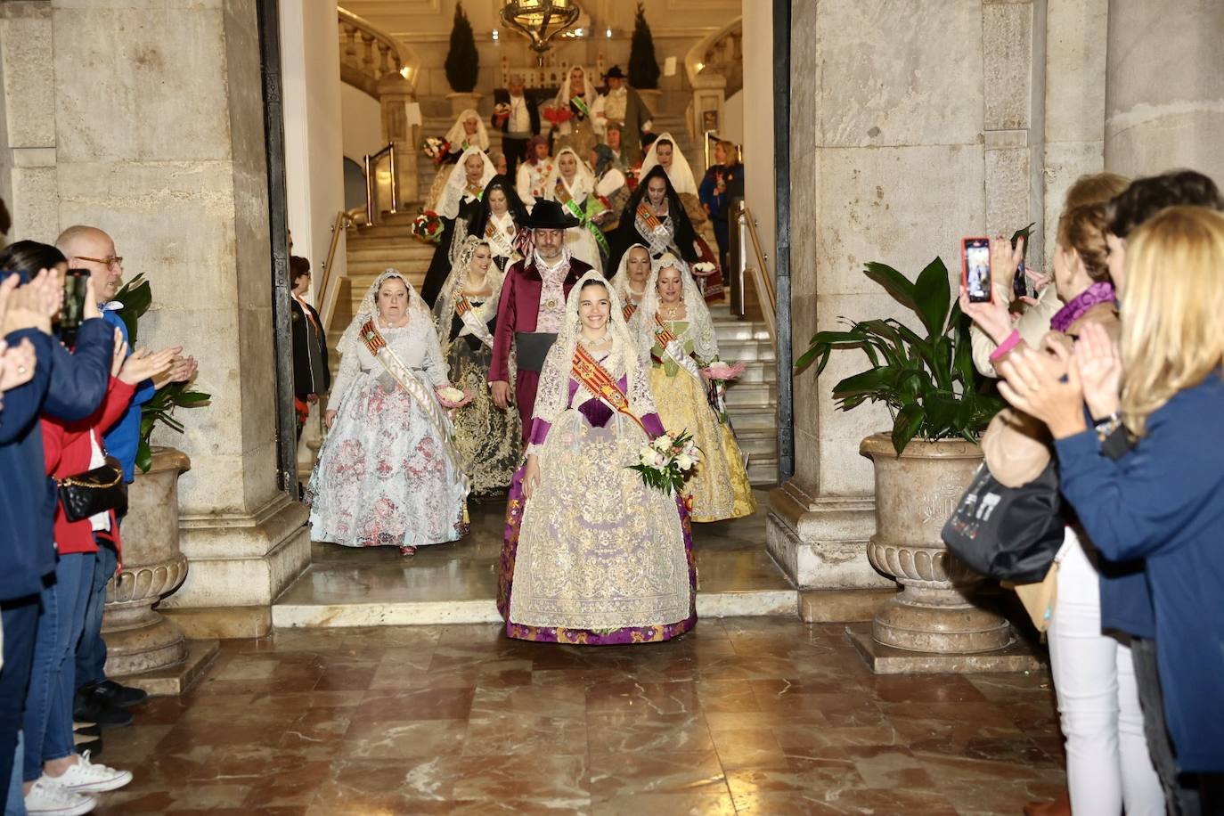 Búscate en la Ofrenda de las Fallas 2023: viernes 17 de marzo