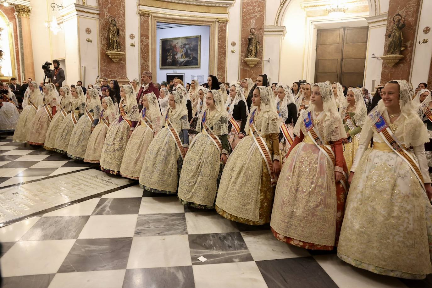 Búscate en la Ofrenda de las Fallas 2023: viernes 17 de marzo