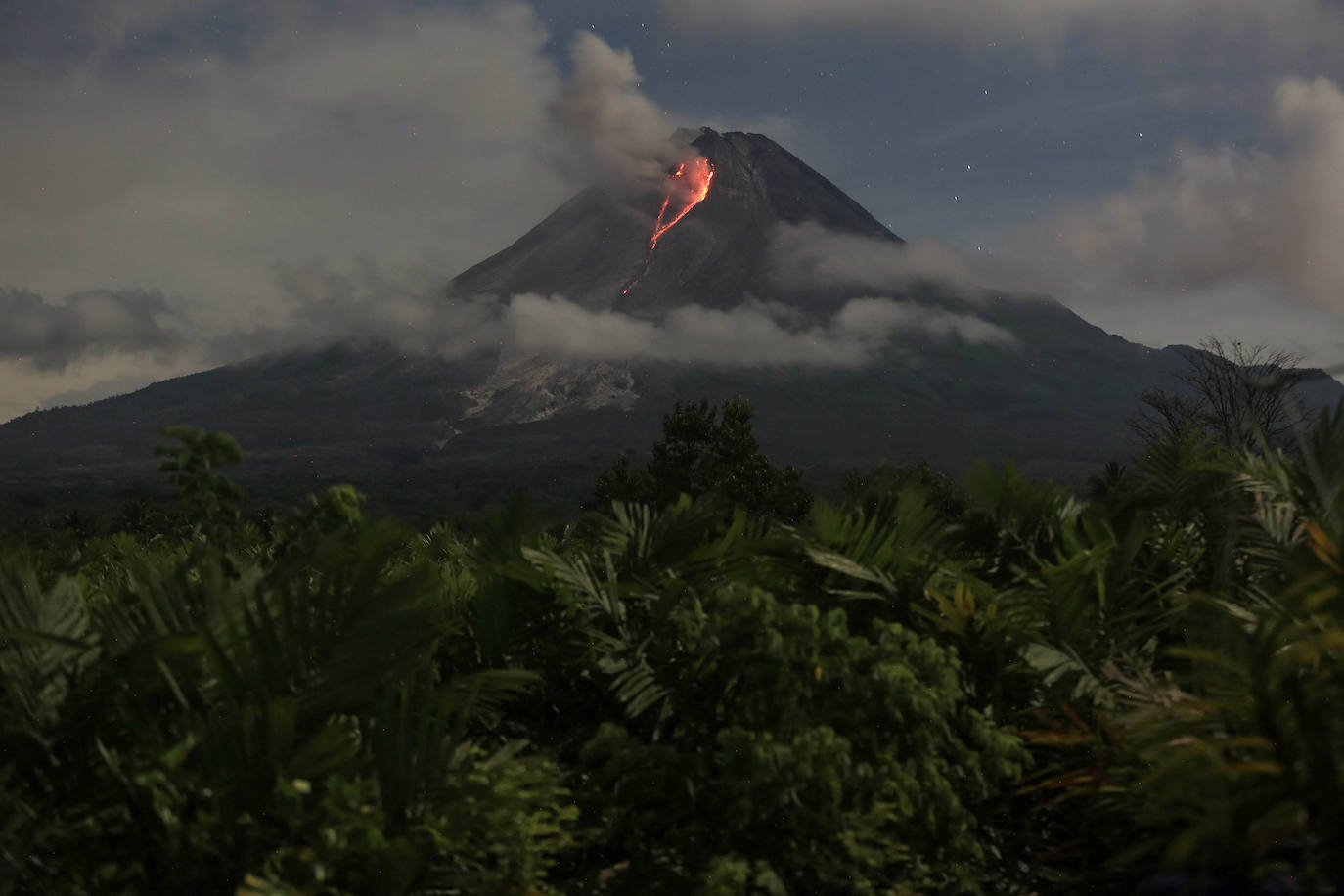 Las impactantes imágenes de la erupción del volcán Merapi, en Indonesia