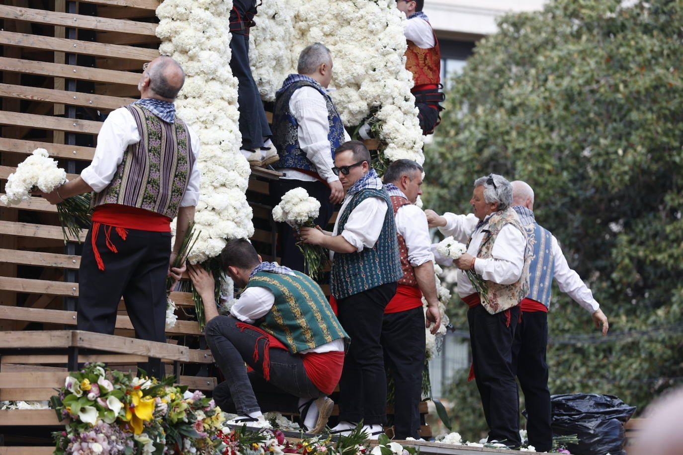 Búscate en la Ofrenda de Fallas del sábado 18 de marzo de 2023