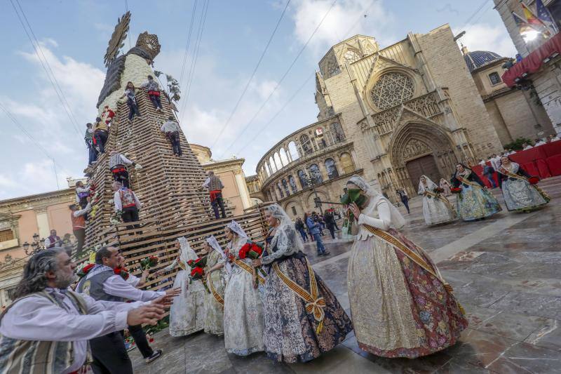 Búscate en la Ofrenda de las Fallas 2023: viernes 17 de marzo