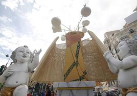 Falla de la comisión Bailén-Xàtiva (la Ferroviaria) homenaje a la Virgen.