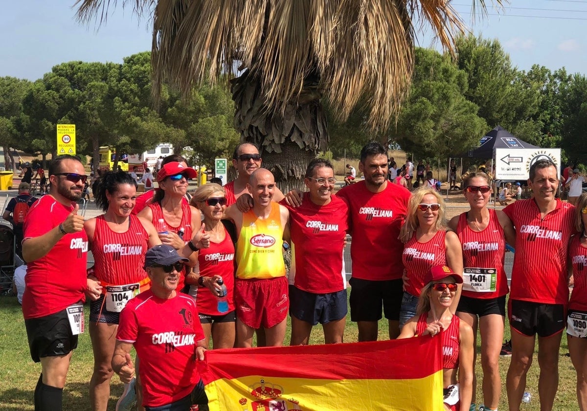 Varios socios del club tras finalizar una carrera.