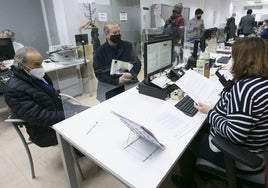 Martín Queralt y Fede Sagreras, el día que presentaron un escrito en el Ayuntamiento.