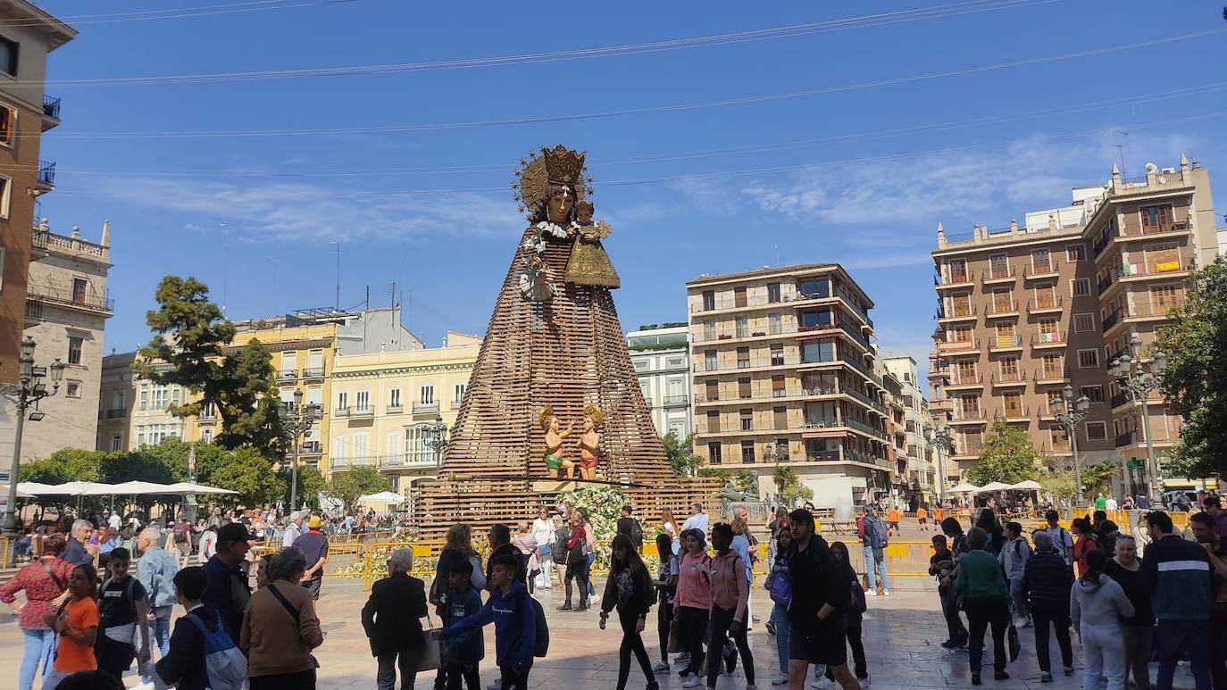 Adiós al manto de la Mare de Déu de las Fallas 2023