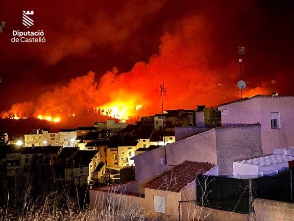 Incendio forestal en Villanueva de Viver