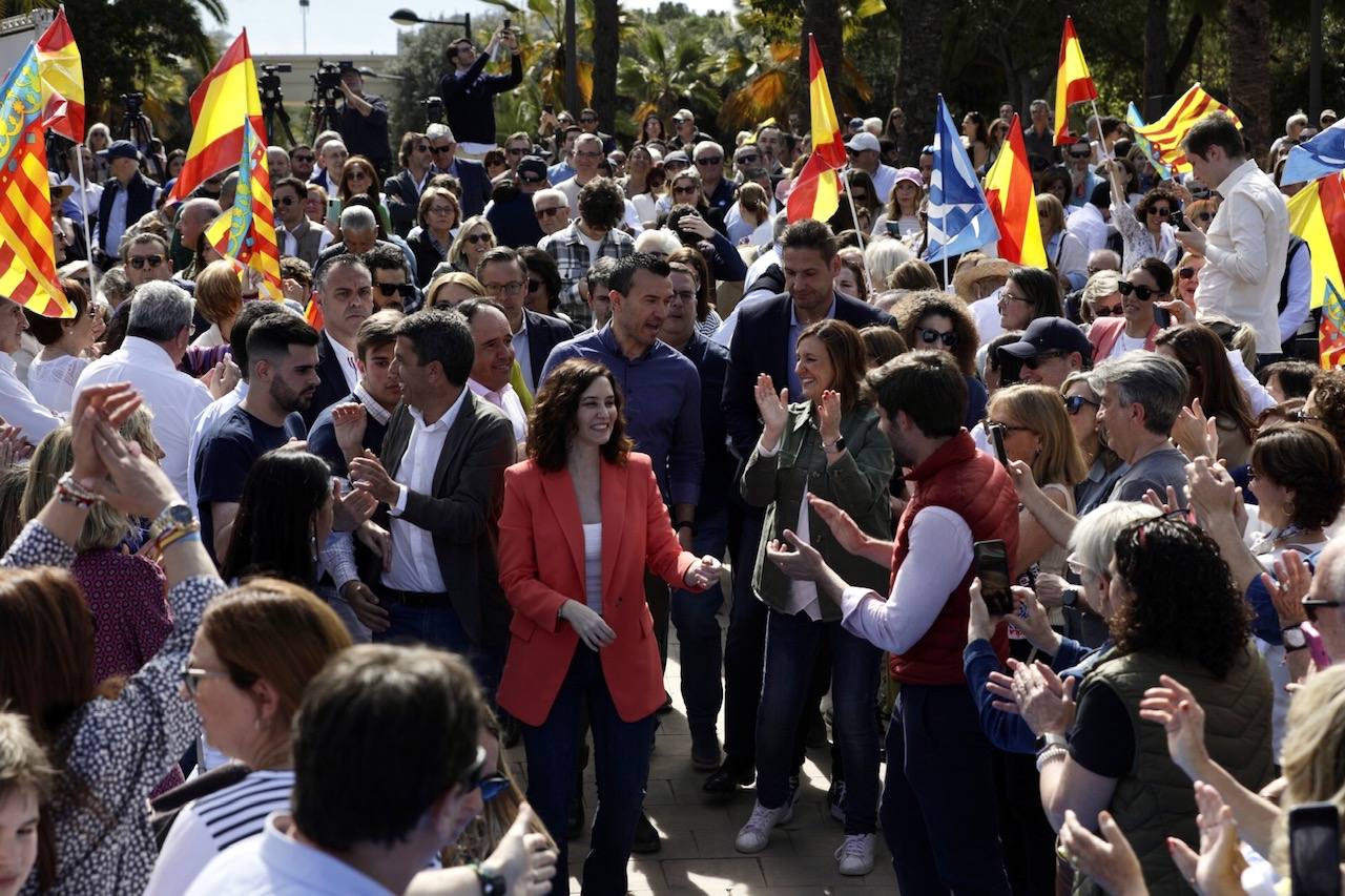 Ayuso participa en un mitin del PP en Valencia