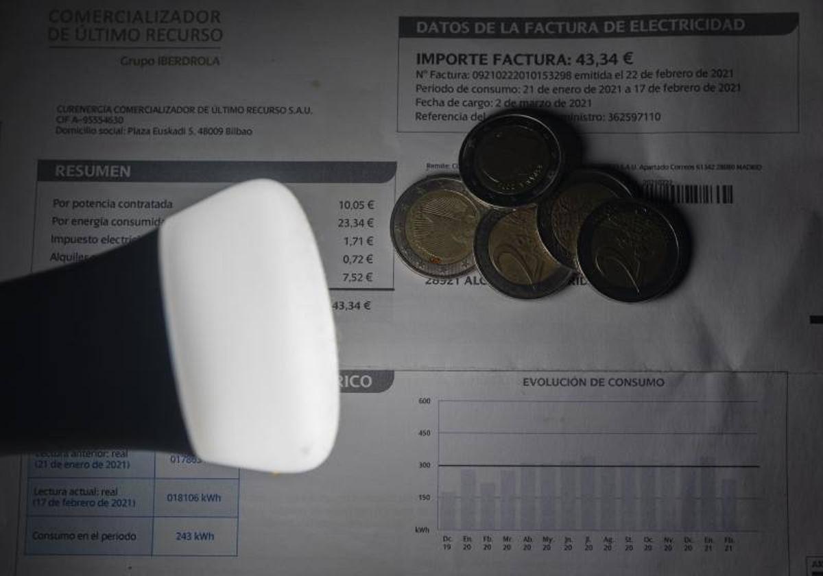 Descomunal subida del precio de la luz para este lunes: estas son las mejores horas para enchufar los electrodomésticos