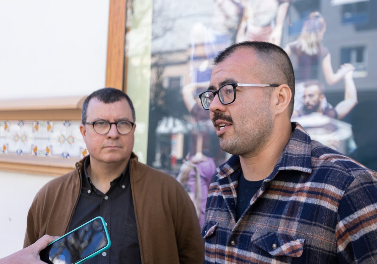 El director del Teatro Serrano, Joan Fuster, y el edil de Cultura de Gandia, Nahuel González.