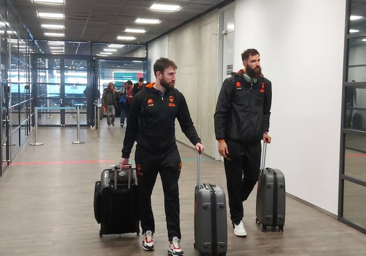 Bojan Dub, a su llegada al aeropuerto de Kaunas.