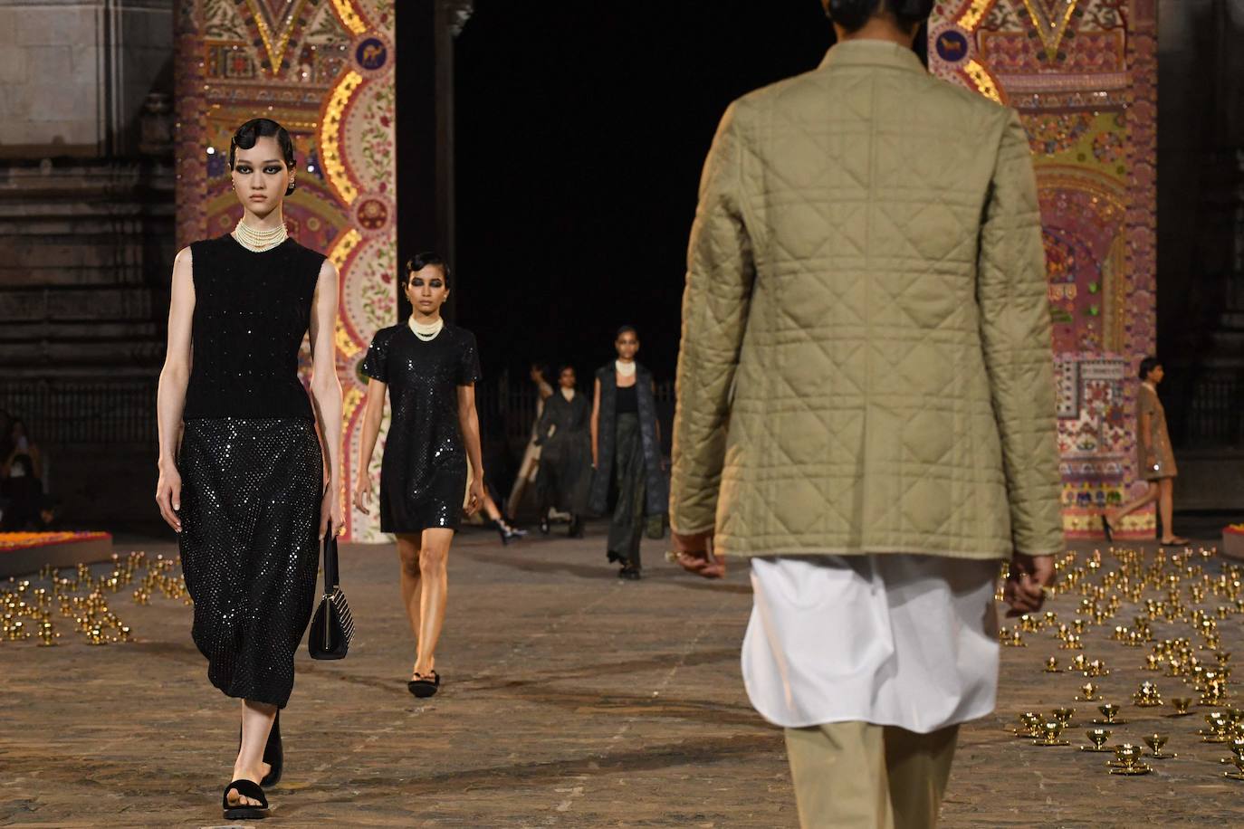 Así ha sido el desfile de Dior en Bombay: color, tradición y pedrería