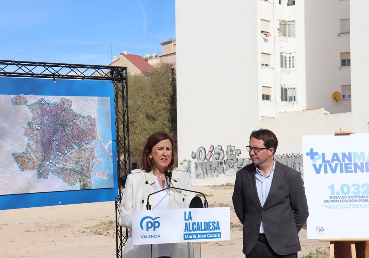 Catalá, con el concejal Giner Corell, en la presentación del plan.