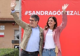 Patxi López, portavoz del PSOE, junto a Sandra Gómez, candidata al Ayuntamiento.