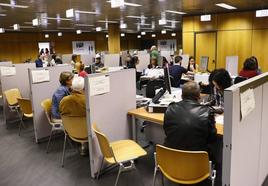 Oficinas de Hacienda durante una campaña de la Renta.