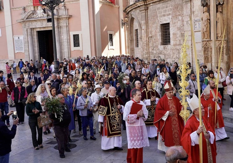 Celebración del domingo de Ramos en el exterior de la Catedral de Valencia