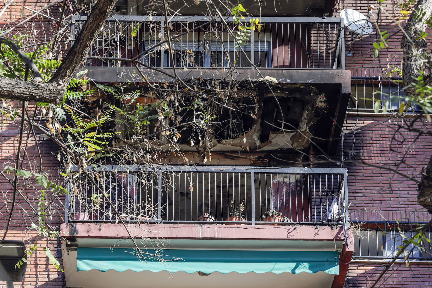 Tres personas mueren en un incendio en Valencia