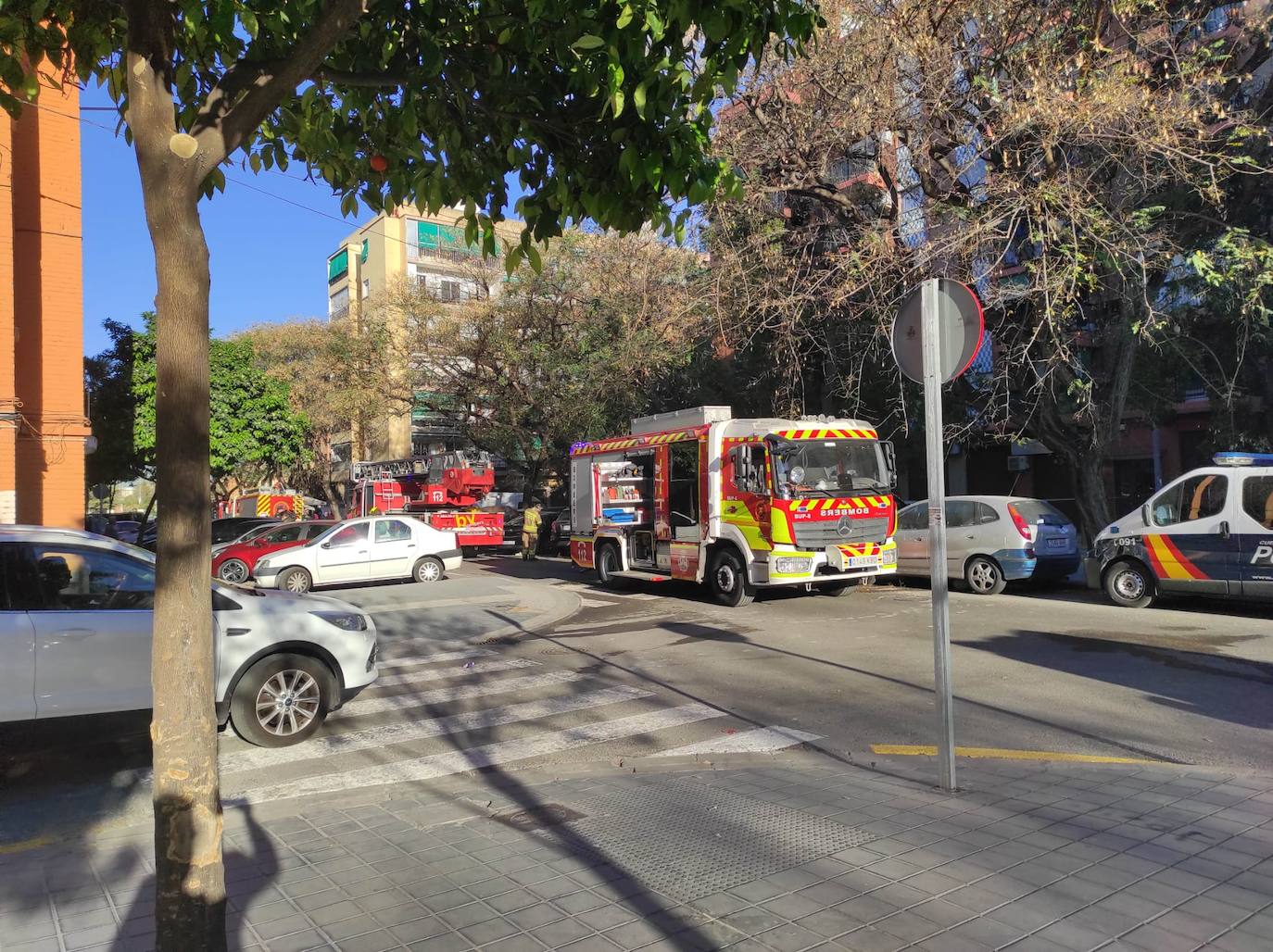 Tres personas mueren en un incendio en Valencia