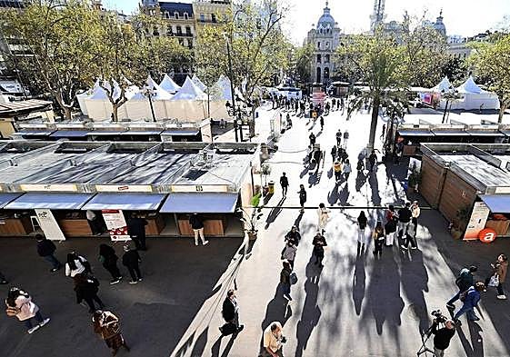 Feria de Empleo instalada en la plaza del Ayuntamiento