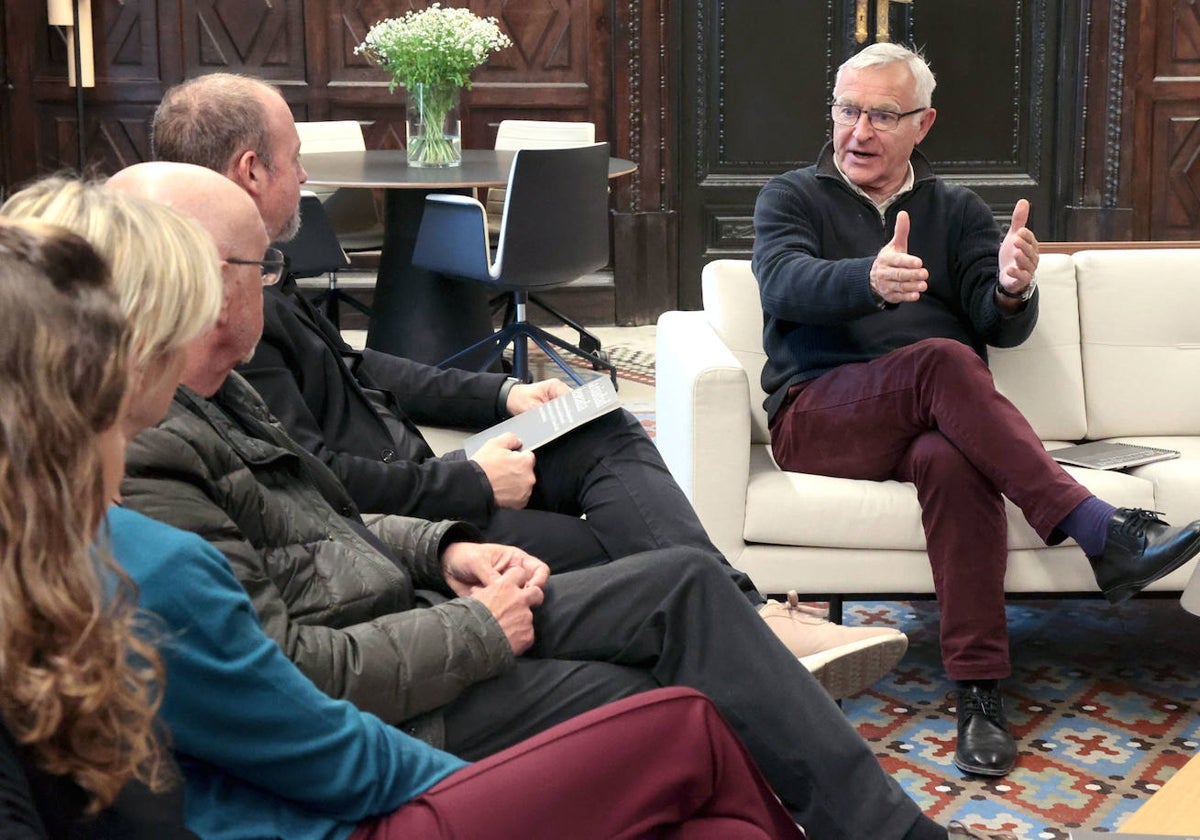 El alcalde, Joan Ribó, junto a Xavi Calvo, Nacho Lavernia y Marisa Gallén, en el encuentro.