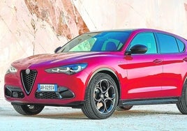 El SUV y la berlina de Alfa se ofrecen con motor gasolina turbo de 280 CV y turbodiésel de 160 o 210 CV.