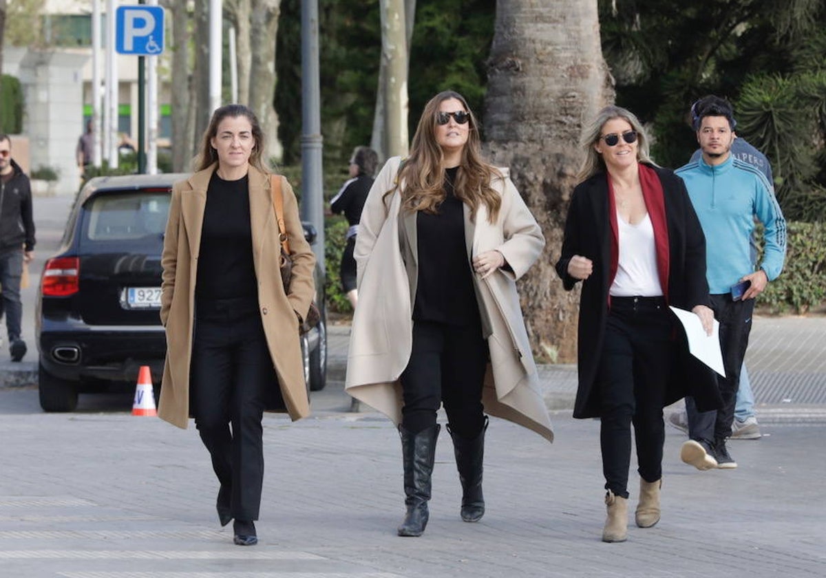 Las sobrinas de Barberá, a su llegad al juzgado.