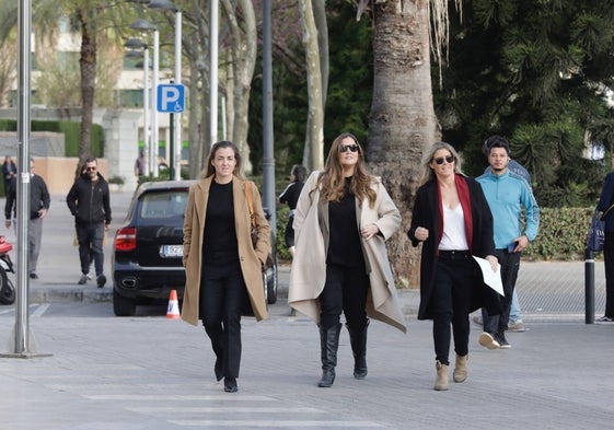 Las sobrinas de Barberá, a su llegad al juzgado.