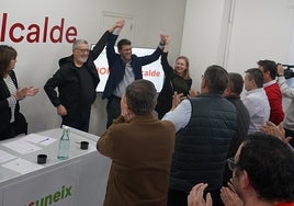 Momento en el que Jorge Rodríguez es proclamado candidato a la alcaldía de Ens Uneix.