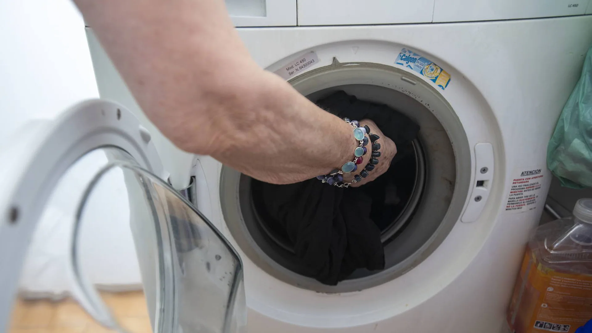 Glamour habilitar Real HOGAR Y LIMPIEZA | Los cinco trucos definitivos para eliminar el mal olor  de la lavadora | Las Provincias