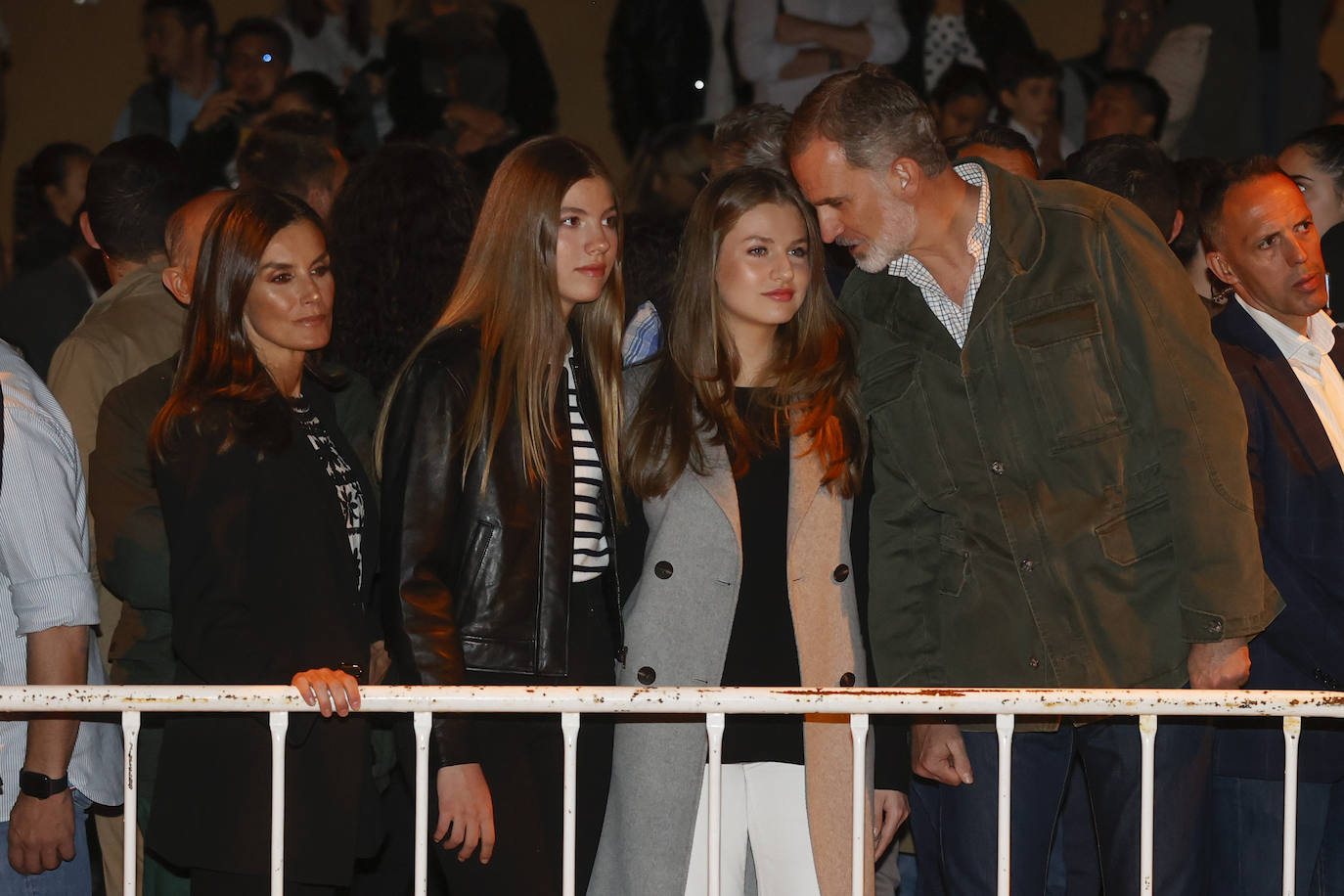 La aparición de los Reyes junto a Leonor y Sofía en la Semana Santa de Chinchón