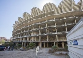 Aspecto actual de las obras del nuevo Mestalla, durante la visita de la delegación de la candidatura para el Mundial 2030.