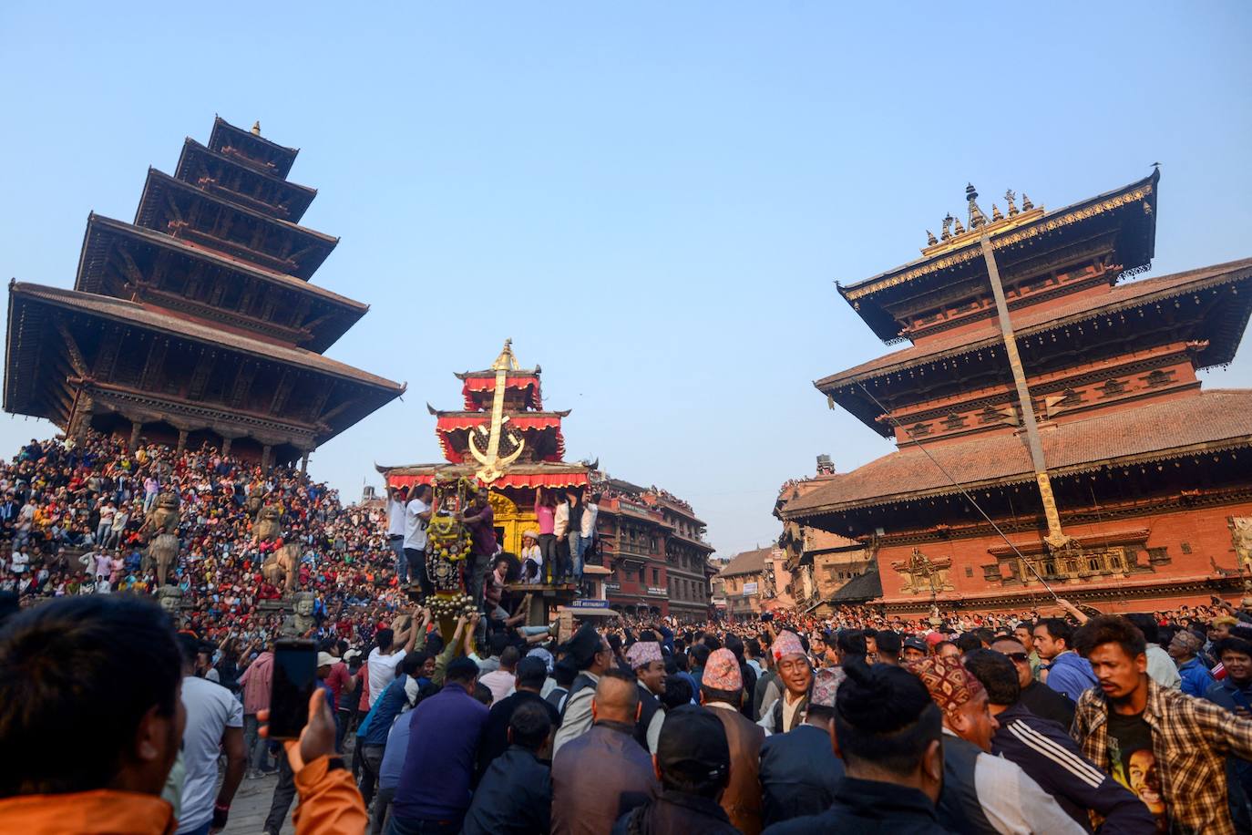 Así es el Bisket Jatra, el festival más colorido y alocado de Nepal