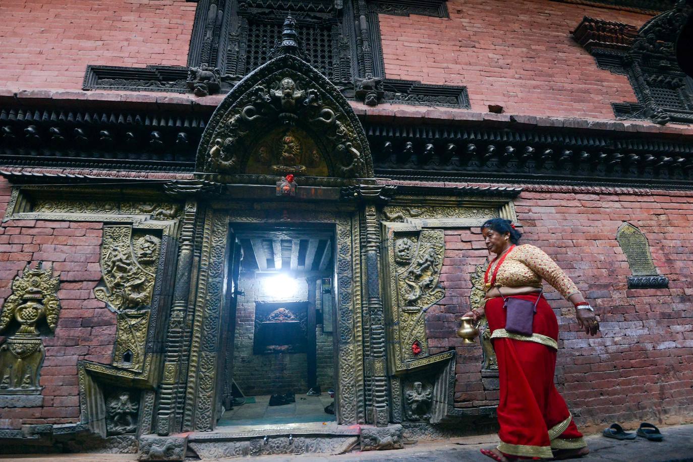 Así es el Bisket Jatra, el festival más colorido y alocado de Nepal