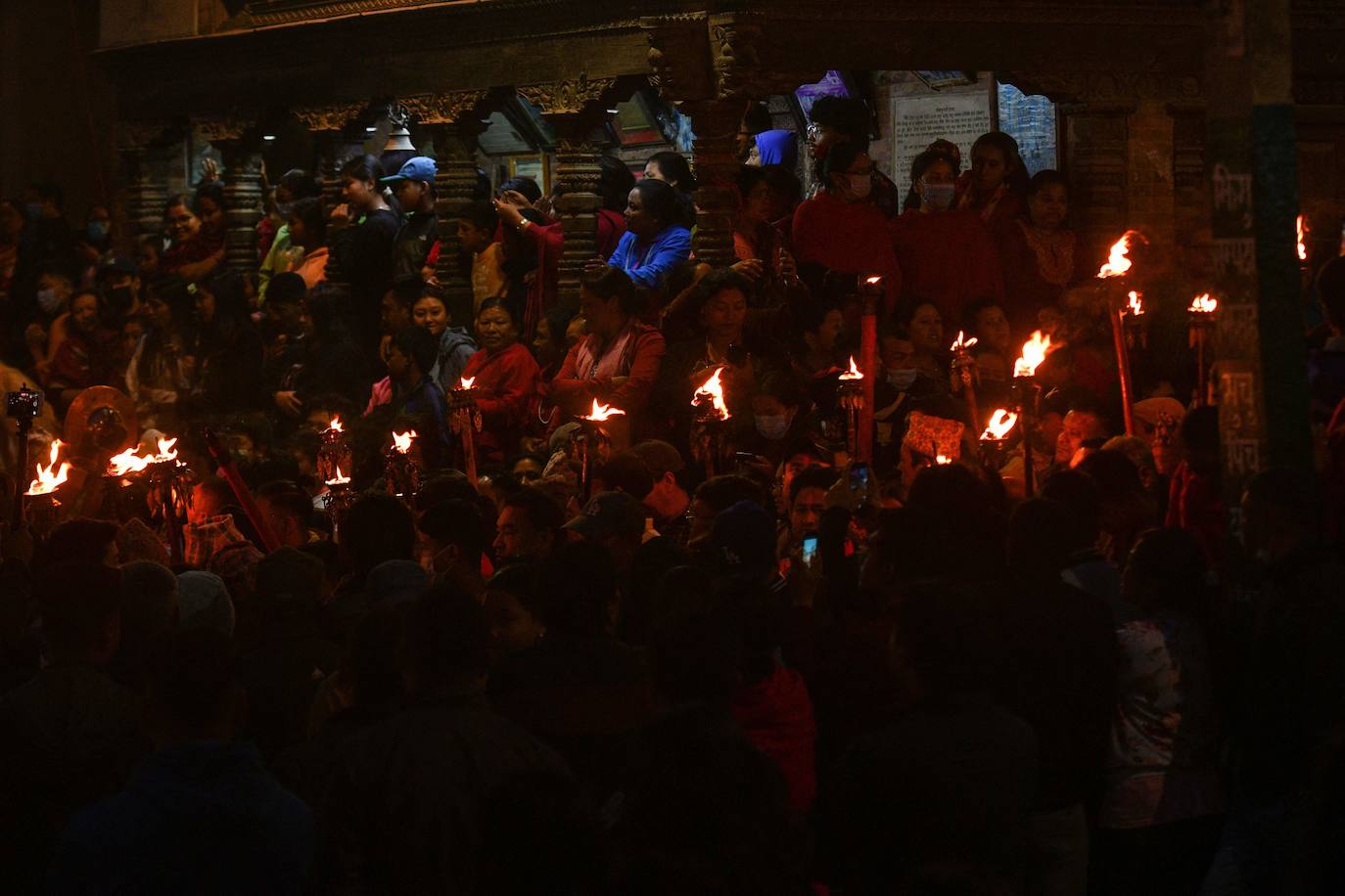 Así es el Bisket Jatra, el festival más colorido y alocado de Nepal
