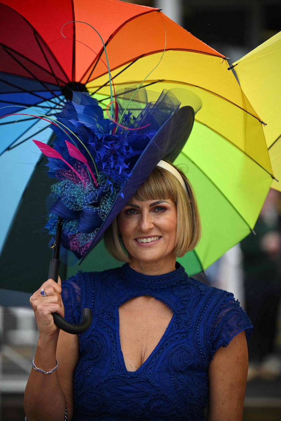 El hipódromo de Liverpool celebra el &#039;Día de las Damas&#039; bajo la lluvia