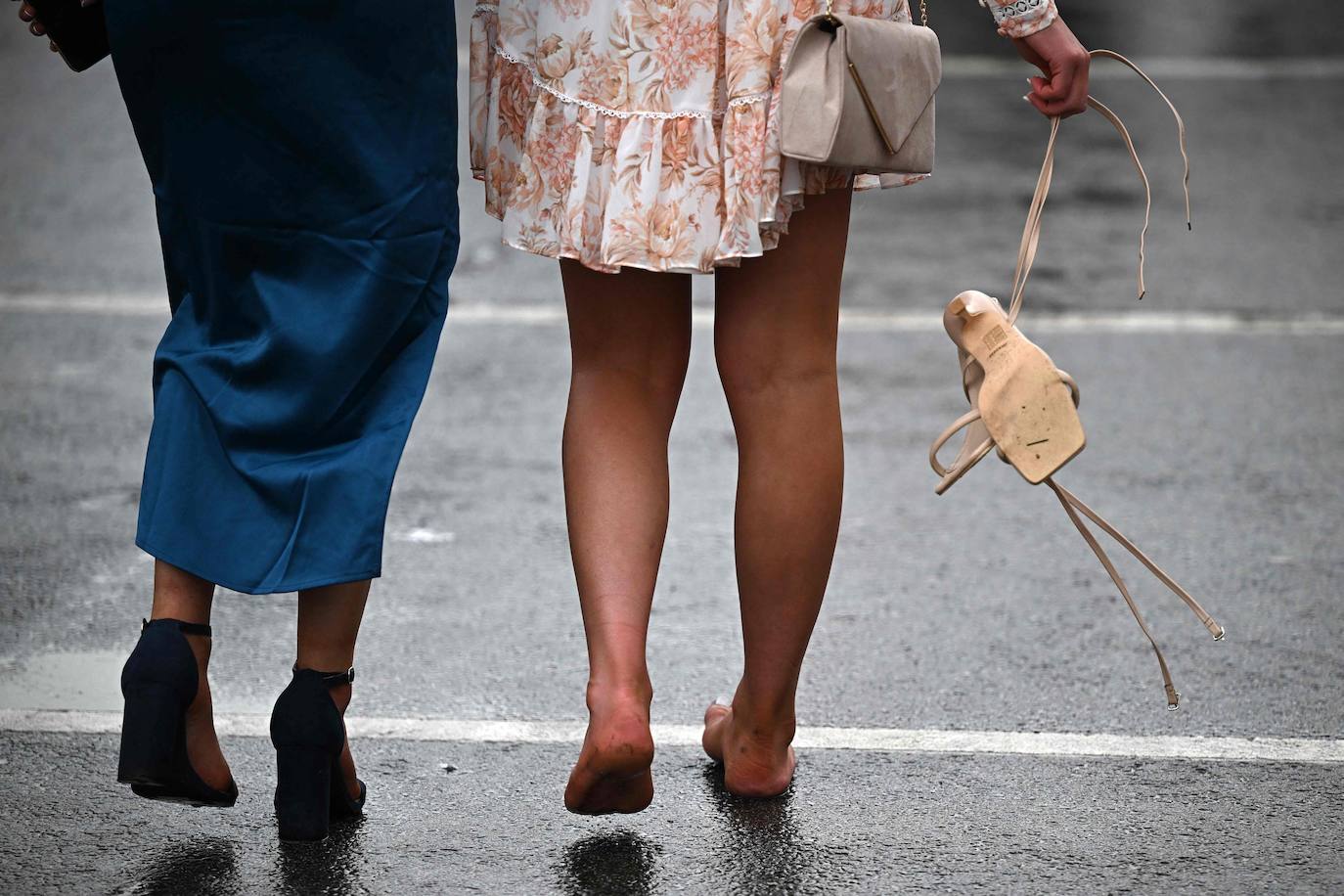 El hipódromo de Liverpool celebra el &#039;Día de las Damas&#039; bajo la lluvia